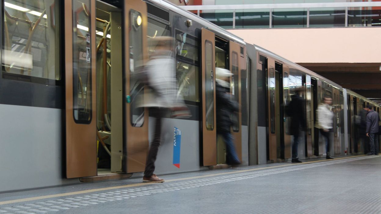 Rame de métro en gare